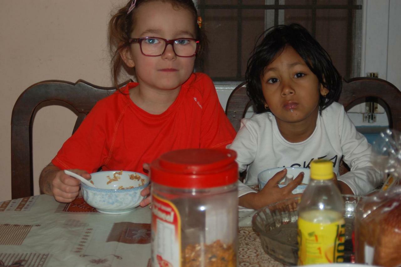 Shine Homestay Famille Francophone - Shine Home And Apartment กาฐมาณฑุ ภายนอก รูปภาพ